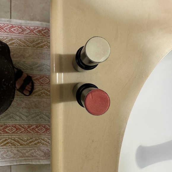 Rose Glow and Pearl glow cream highlighters. - Picture 4 of 4